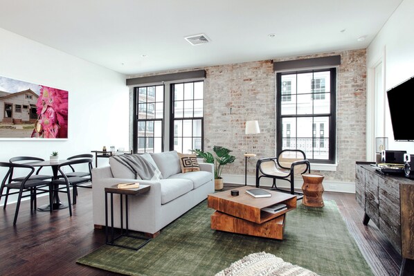 TV - The Luzianne (New Orleans)