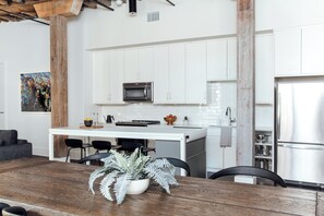 Suite, 2 Bedrooms | Private kitchen | Fridge, microwave, oven, stovetop - The Luzianne (New Orleans)