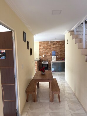 Dining - Beach house: Swimming pool, gourmet area and pergola. (Camaçari)