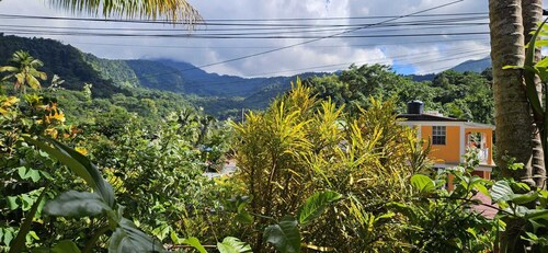 JALOUSIE LODGE adorable property in beautiful Trafalgar perfect for relaxing