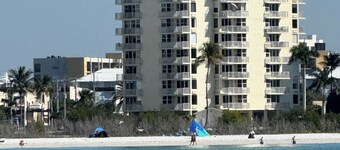 Charming, updated 1-bedroom Beach Condo w/ great pool & lots of beach unit 301.