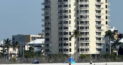 Charming, updated 1-bedroom Beach Condo w/ great pool & lots of beach unit 301.