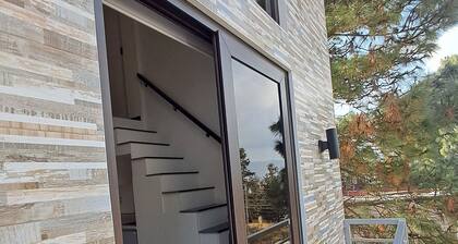 Apt. Minimalist LOFT type, safe and close to everything!