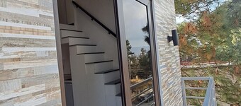 Apt. Minimalist LOFT type, safe and close to everything!