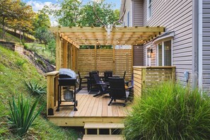 Outdoor dining - Great Views, Family Friendly, Designer Decorated! (McGaheysville)