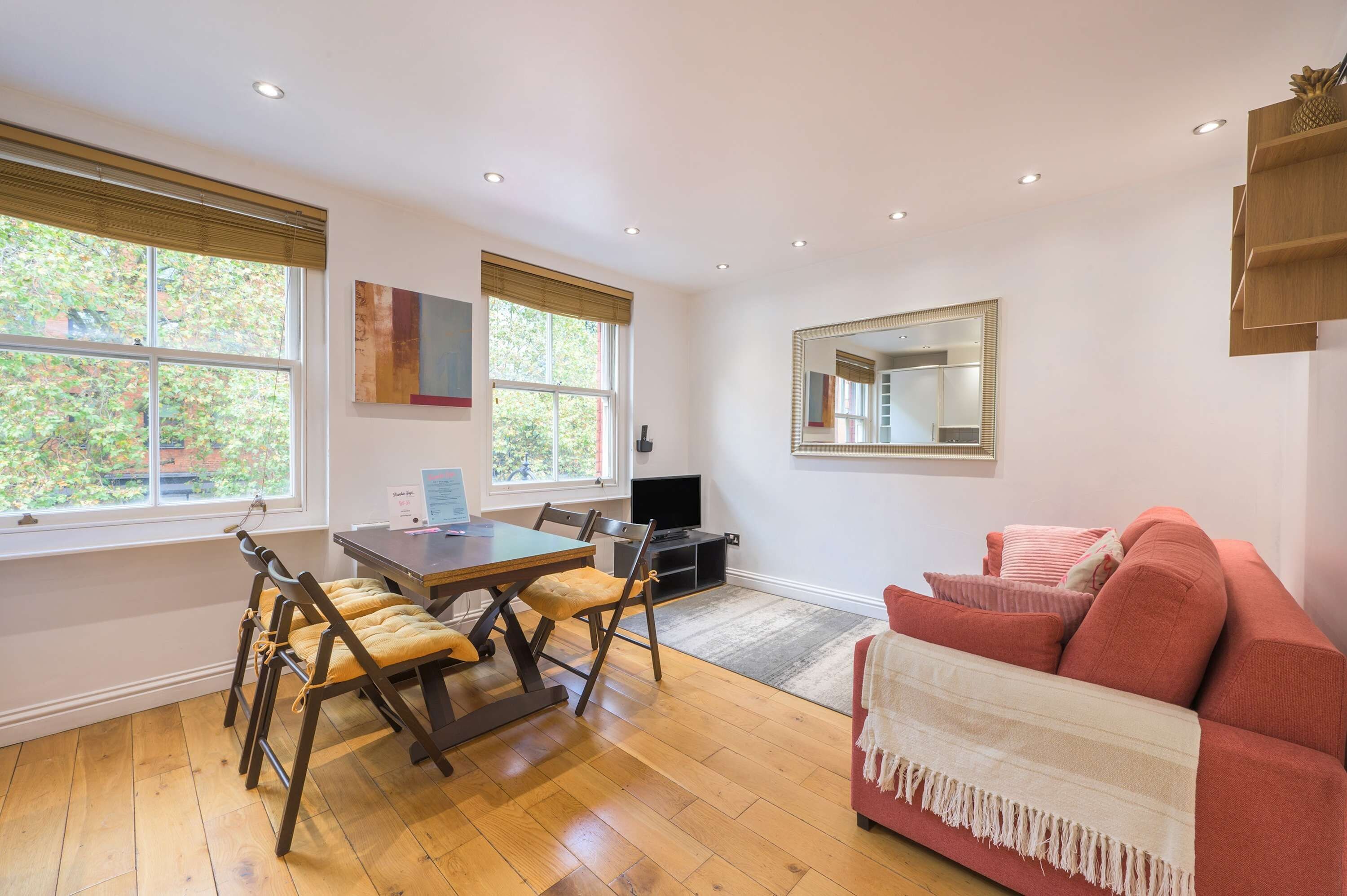 Apartment, 1 Double Bed with Sofa bed, Kitchen, City View (Theobalds Rd 43, B) | Living area