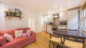 Apartment, 1 Double Bed with Sofa bed, Kitchen, City View (Theobalds Rd 43, B) | Interior