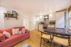 Apartment, 1 Double Bed with Sofa bed, Kitchen, City View (Theobalds Rd 43, B) | Interior - A Midtown Minute - Holborn - by Frankie Says (London)