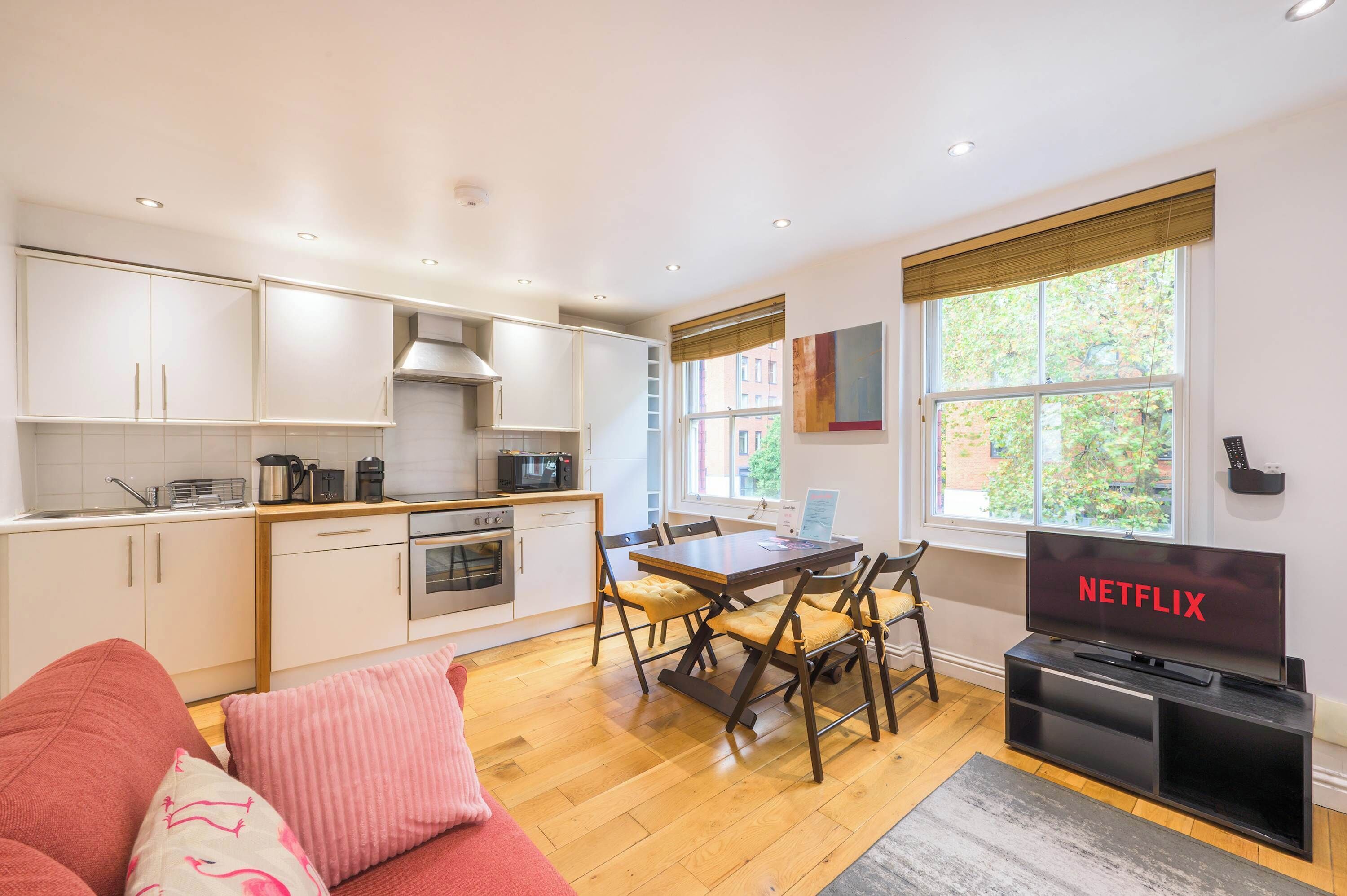 Apartment, 1 Double Bed with Sofa bed, Kitchen, City View (Theobalds Rd 43, B) | Living area