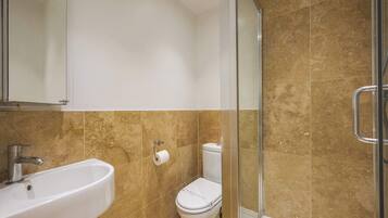 Apartment, 1 Double Bed with Sofa bed, Kitchen, City View (Theobalds Rd 43, B) | Bathroom