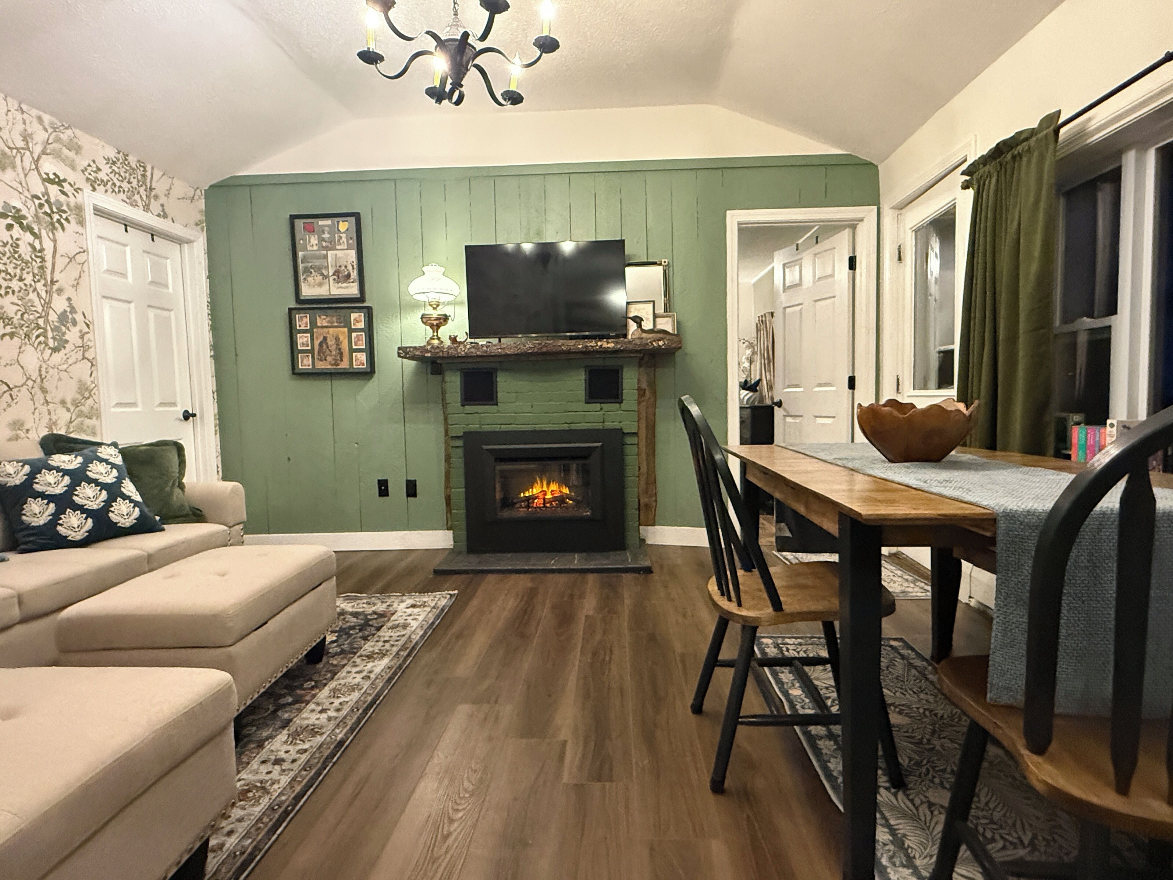 智能电视、壁炉、书