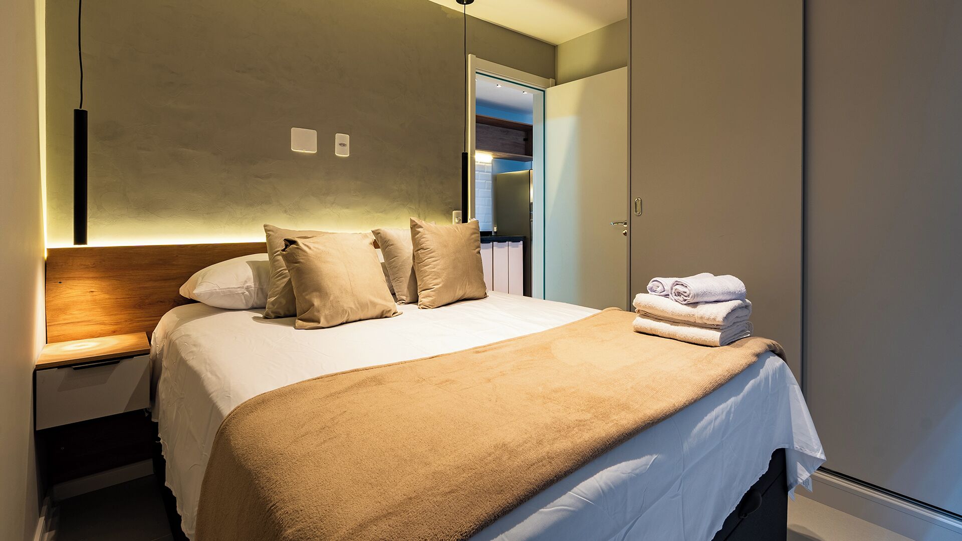 Studio, byutsikt | Skrivebord for bærbar PC og wi-fi (inkludert)