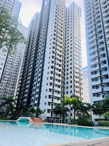 Cozy 1-bedroom 40sqm apartment with AC/wifi in terrific Mandaluyong City