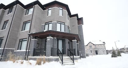 Chic & Cozy 2-Bedroom Townhouse with All Amenities