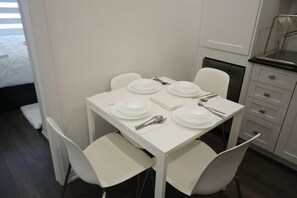 Dining - Chic & Cozy 2-Bedroom Townhouse with All Amenities (Brampton)