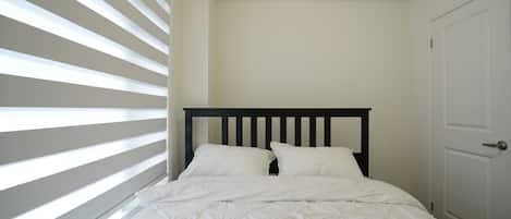 2 bedrooms, iron/ironing board, internet, bed sheets