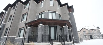 Chic & Cozy 2-Bedroom Townhouse with All Amenities