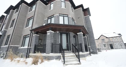 Chic & Cozy 2-Bedroom Townhouse with All Amenities