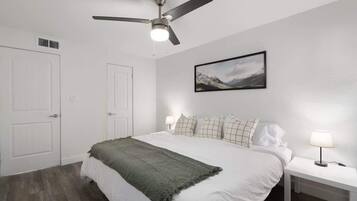 Desk, iron/ironing board, WiFi, bed sheets