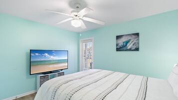 1 dormitorio, tabla de planchar con plancha, ropa de cama