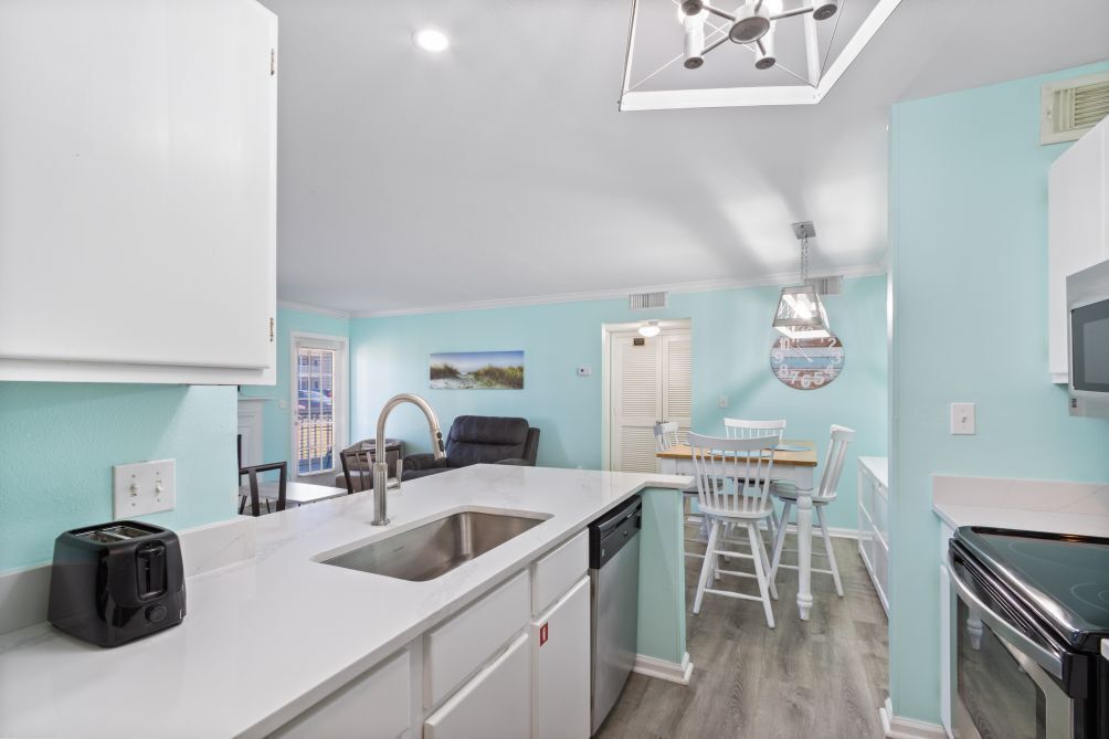 Kylskåp, mikrovågsugn, ugn och spishäll