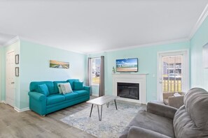TV, fireplace - Colony Club G5 w/ Pool (Gulf Shores)