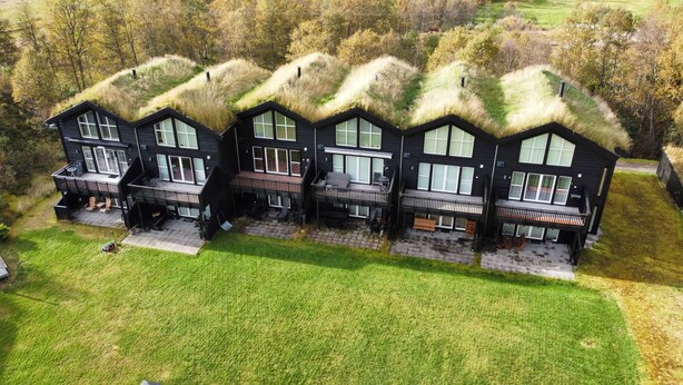 A modern house with a unique grass roof, multiple balconies, and a well-maintained lawn. - Spacious mountain apartment in Sirdal, near Kjerag and the Lysefjord (Agder)