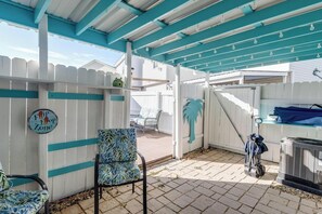 Terrace/patio - Two King Suites - POOL - Short Walk to the Beach (Gulfport)
