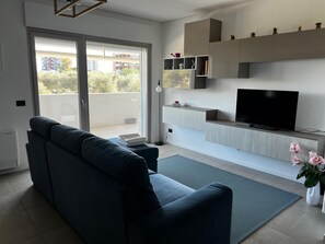 TV - Brezza di Bari - whole apartment (Bari)