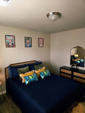 WiFi, bed sheets - 3-bedroom house in adorable Flagstaff with cool AC (Flagstaff)