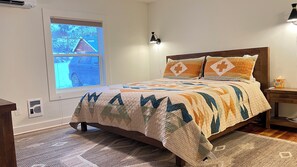 4 habitaciones, tabla de planchar con plancha, wifi y ropa de cama 