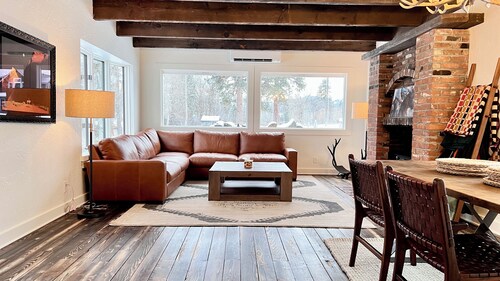 Spacious 4-bedroom house on the Methow River- Twisp