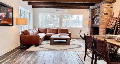 Spacious 4-bedroom house on the Methow River- Twisp