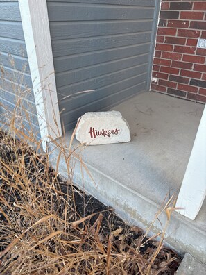 Exterior detail - You’ve found your long term stay in a quiet neighborhood, in charming Lincoln (Lincoln)