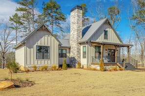 Exterior - Brand New 4BR Cabin Lookout Mountain! Amazing views, Hot tub, Hiking, Fishing (Mentone)
