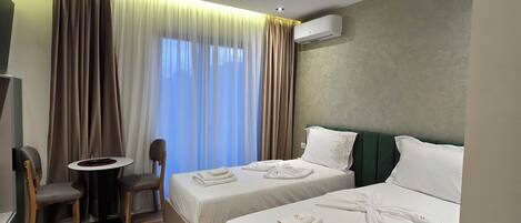 Deluxe Studio Suite | Iron/ironing board, free WiFi