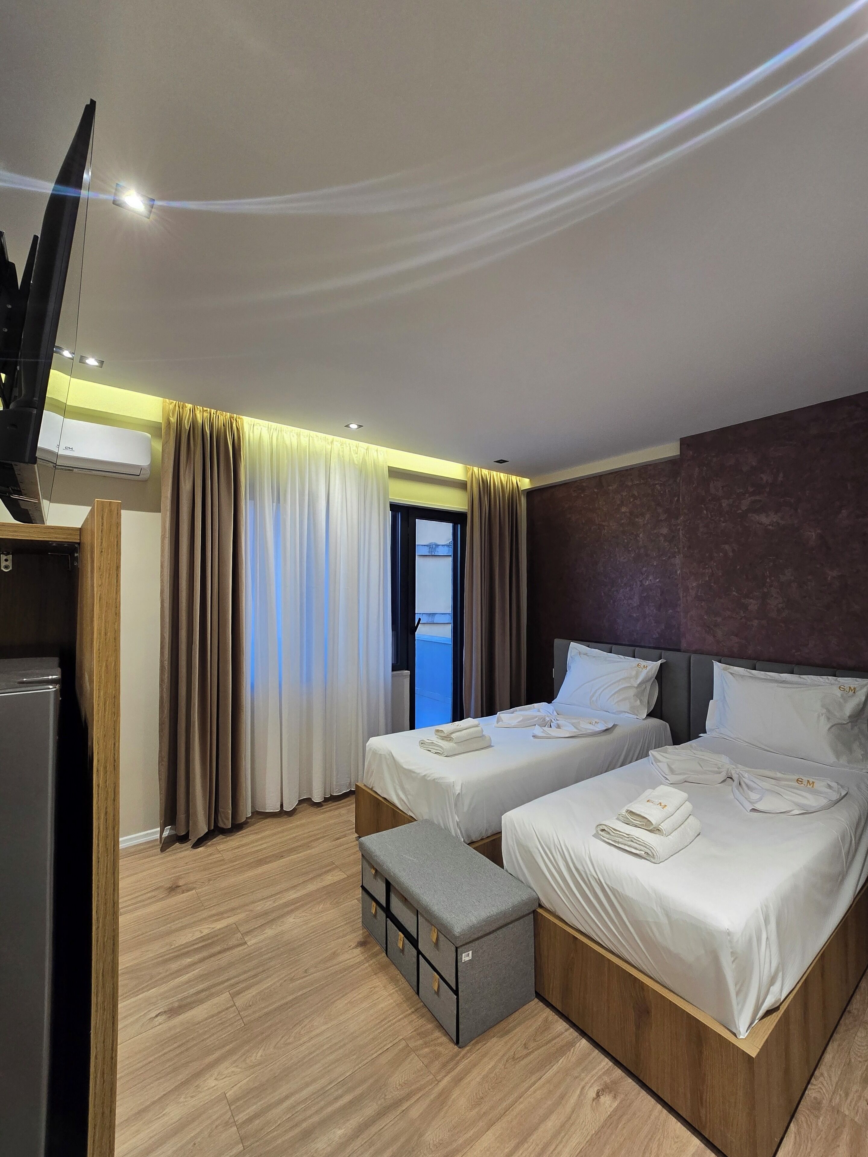 Studio Deluks, balkon, pemandangan kota | Setrika/meja setrika dan Wi-Fi gratis