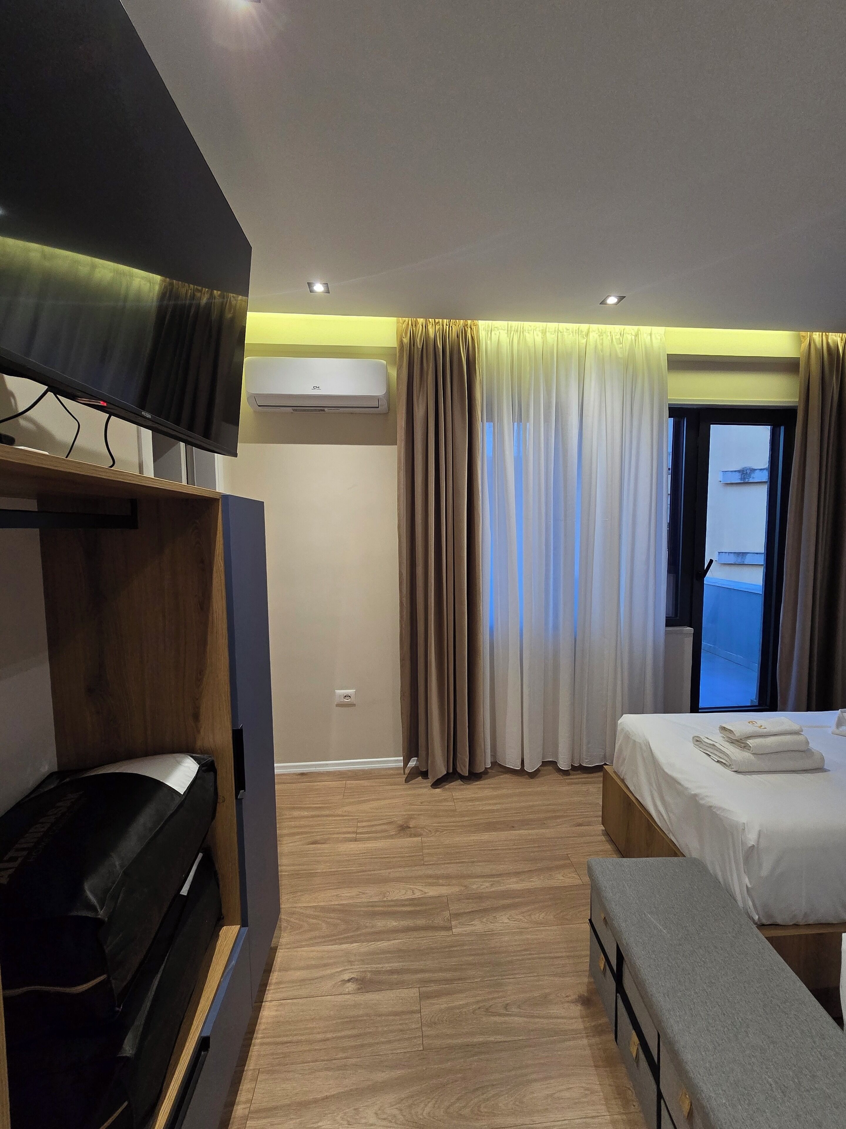 Iron/ironing board, free WiFi