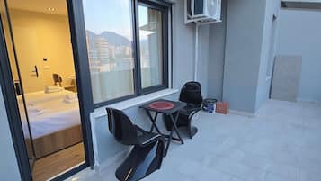 Studio – deluxe, balkong, byutsikt | Terrasse/patio