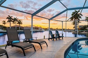Outdoor pool, a heated pool - Intervillas Florida - Villa Pura Vida (Cape Coral)