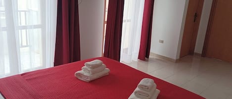 Iron/ironing board, free WiFi, bed sheets