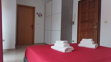 Ferros/tábuas de passar roupa, Wi-Fi, roupa de cama