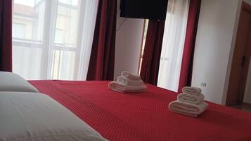 Ferros/tábuas de passar roupa, Wi-Fi, roupa de cama