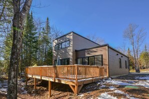 Exterior - Le Baleveng • Spa • 15 min Tremblant Village (la concetion)