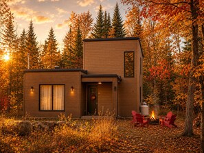 Exterior - Le Baleveng • Spa • 15 min Tremblant Village (la concetion)