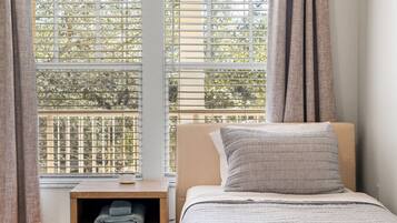 2 bedrooms, desk, iron/ironing board, free WiFi