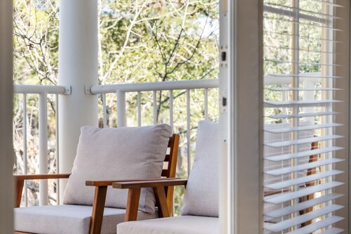 2BR Haile Village Condo | Near UF, Pool + Gym