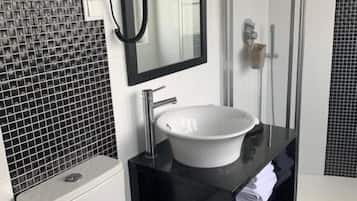 Dreibettzimmer, Stadtblick | Badezimmer