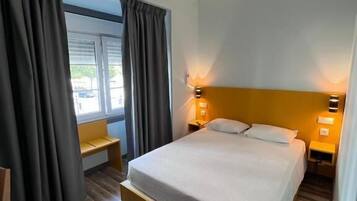 Safe på rommet, blendingsgardiner, wi-fi (inkludert) og rullestolvennlig