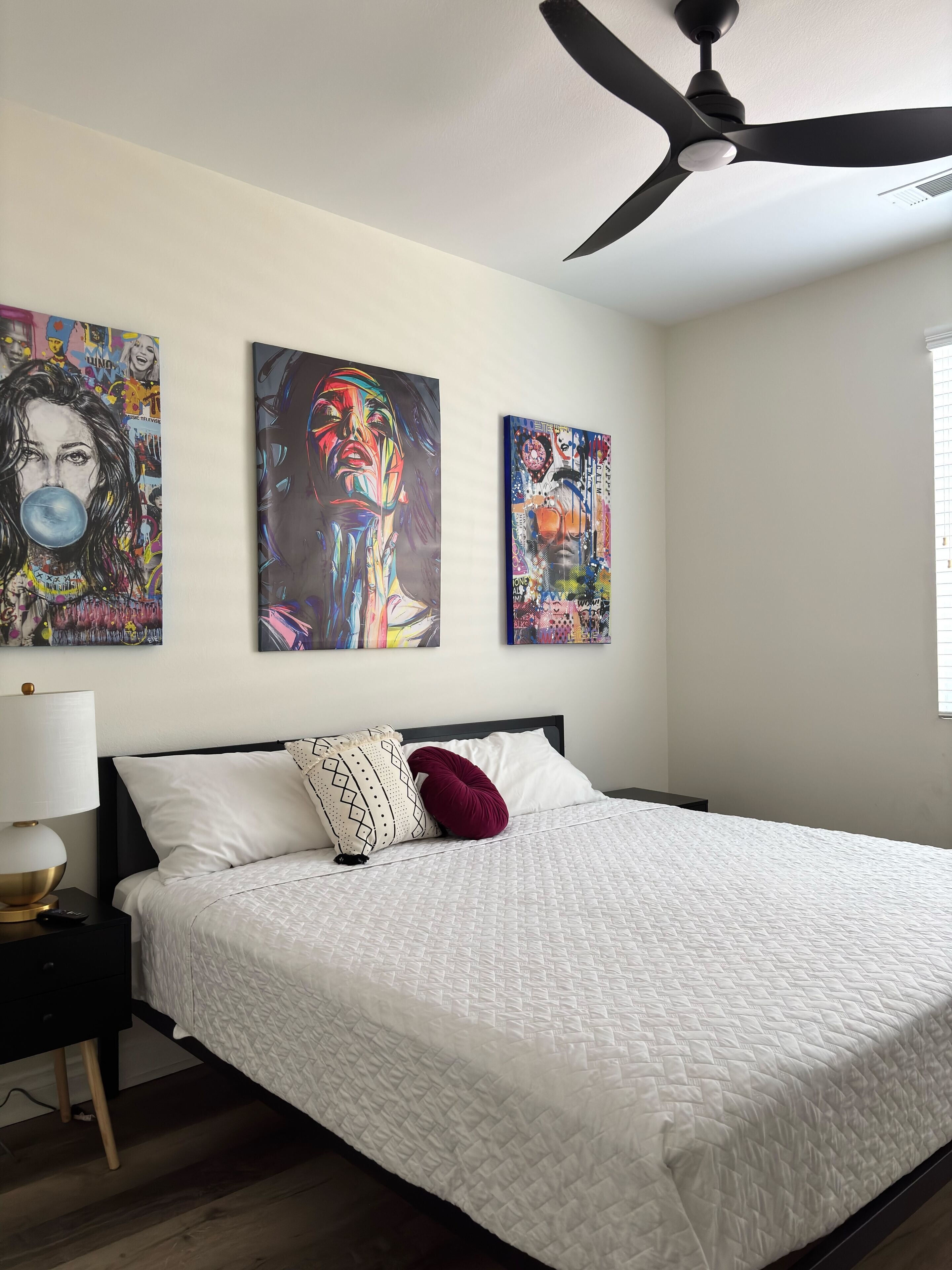 5 bedrooms, iron/ironing board, WiFi, bed sheets